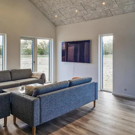 3 Bedroom Beautiful In Prázdninový dům Løkken